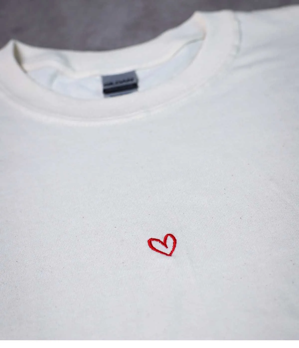 DRAWN HEART TEE.