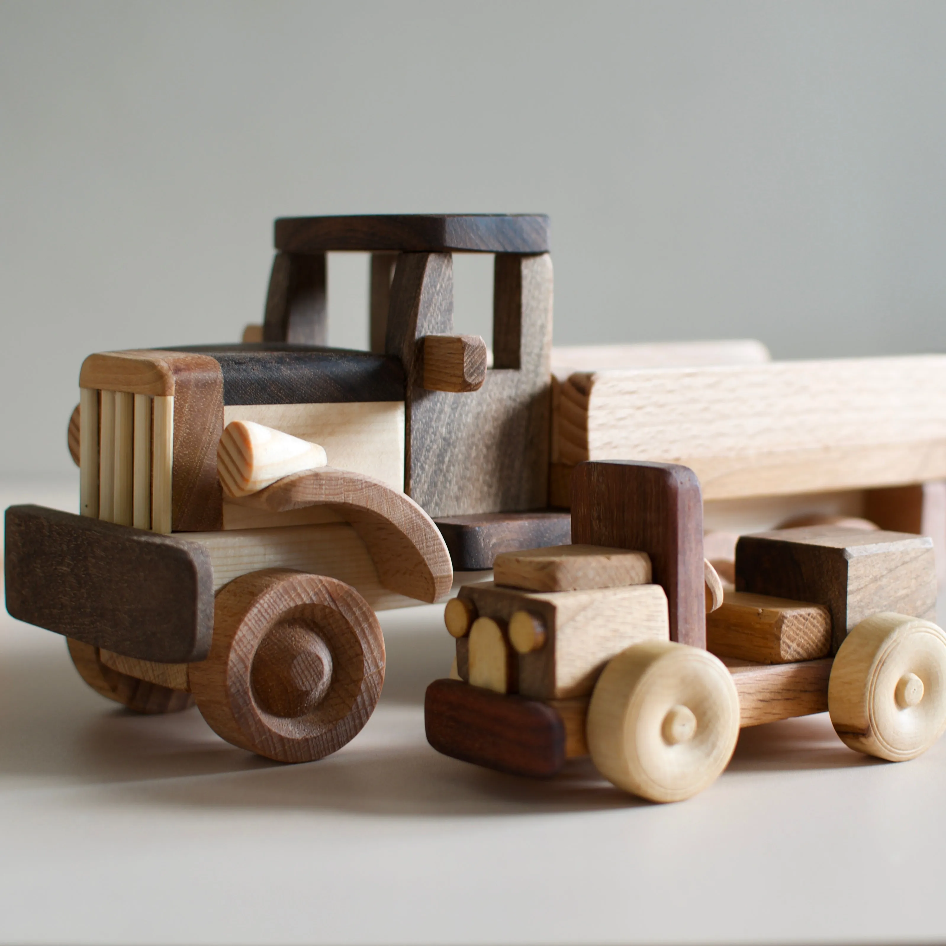 Wooden Tow Truck With Car - Alvara